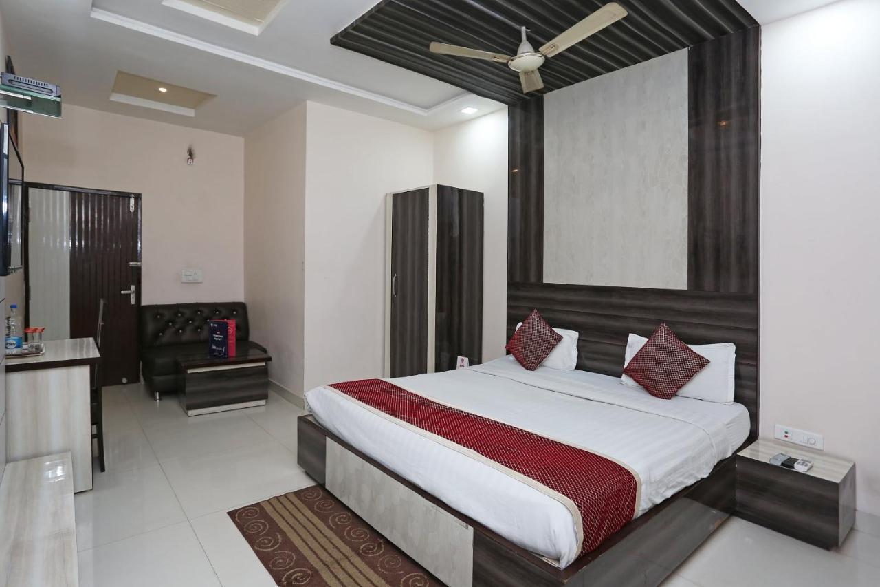 Oyo 3202 Hotel Gayatri Residency Agra  Zewnętrze zdjęcie